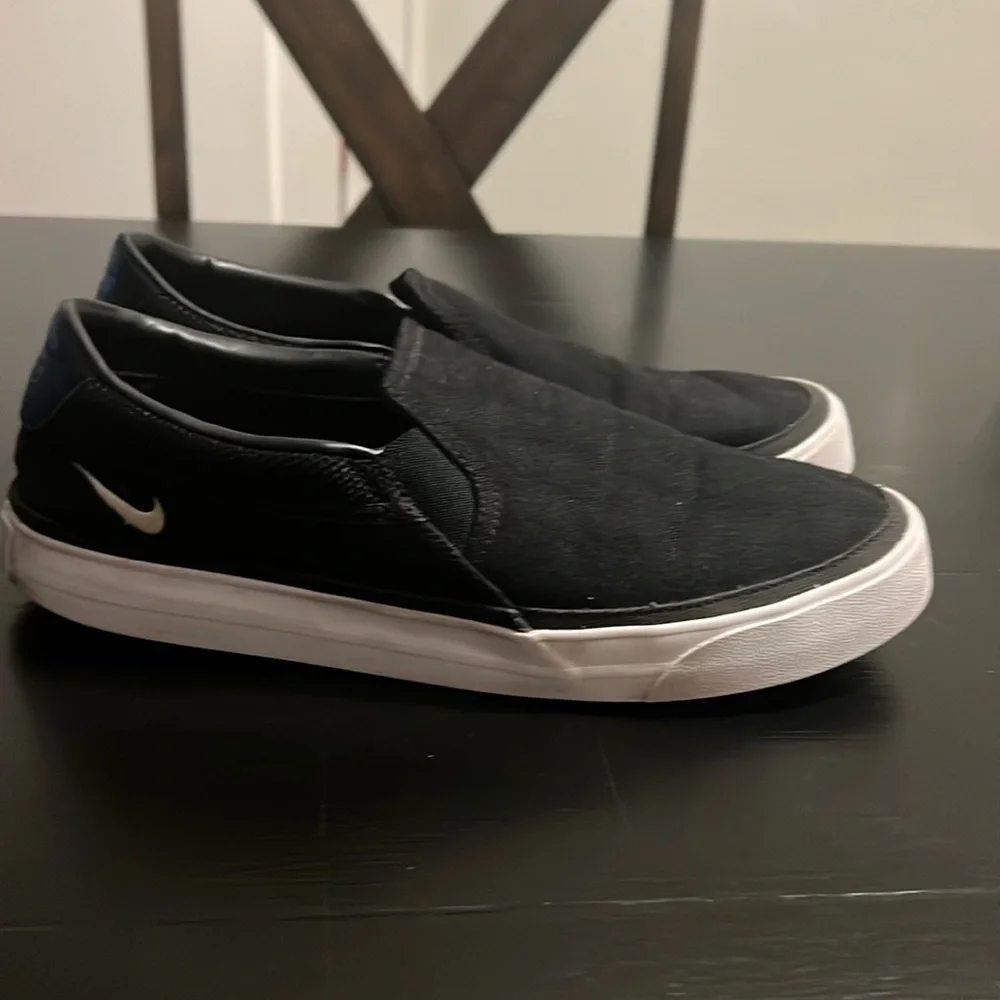 Nike Womens Court‎ Royale AC Canvas Slip On Shoes Black White 11